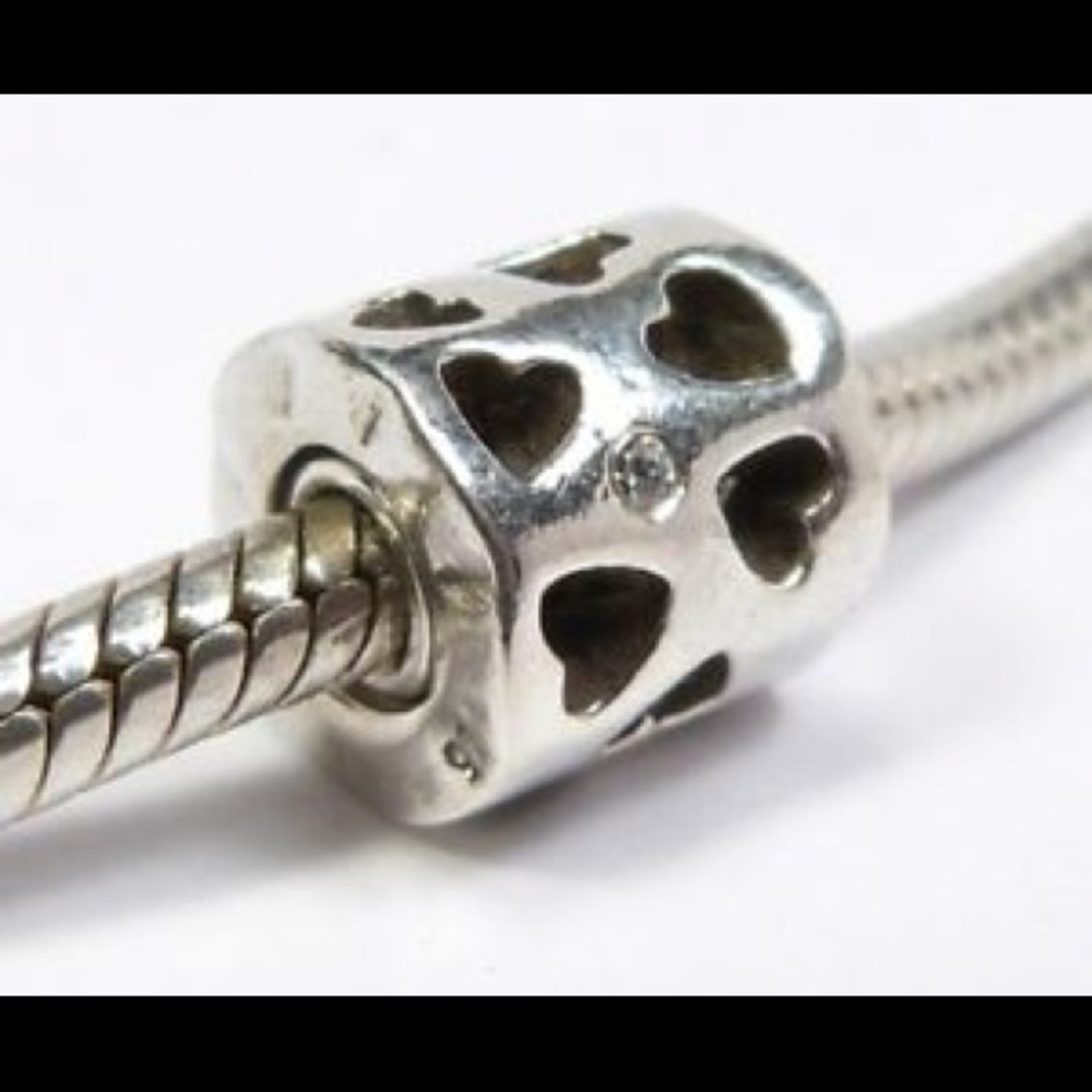 Pandora tunnel of love charm